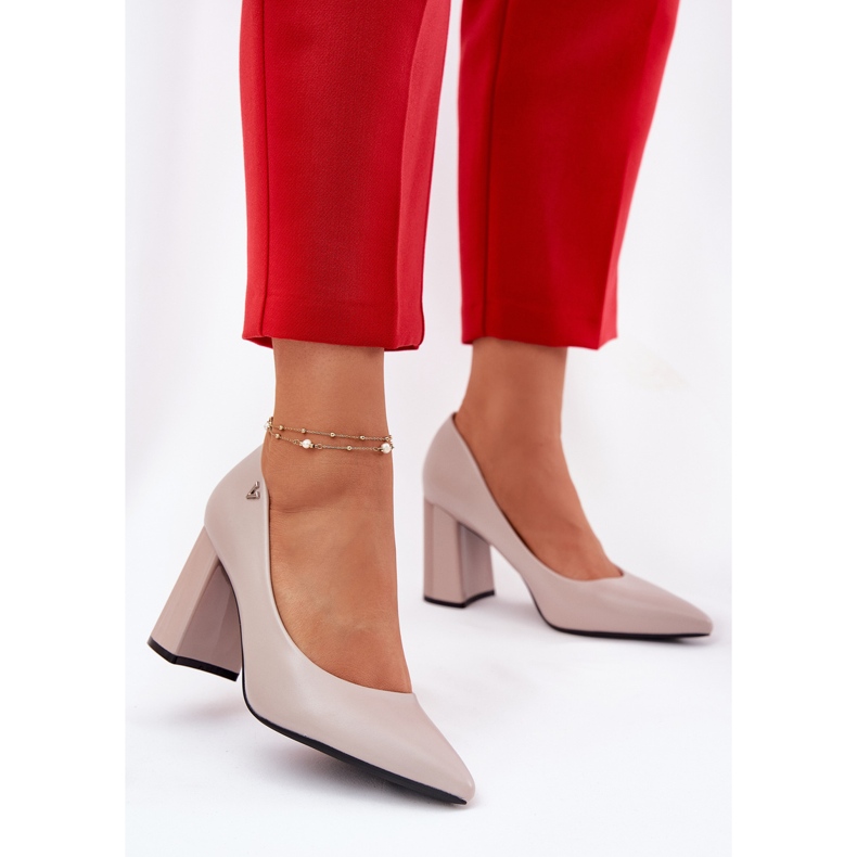 Pompes élégantes sur le gris de pilier Vinceza 62220 2