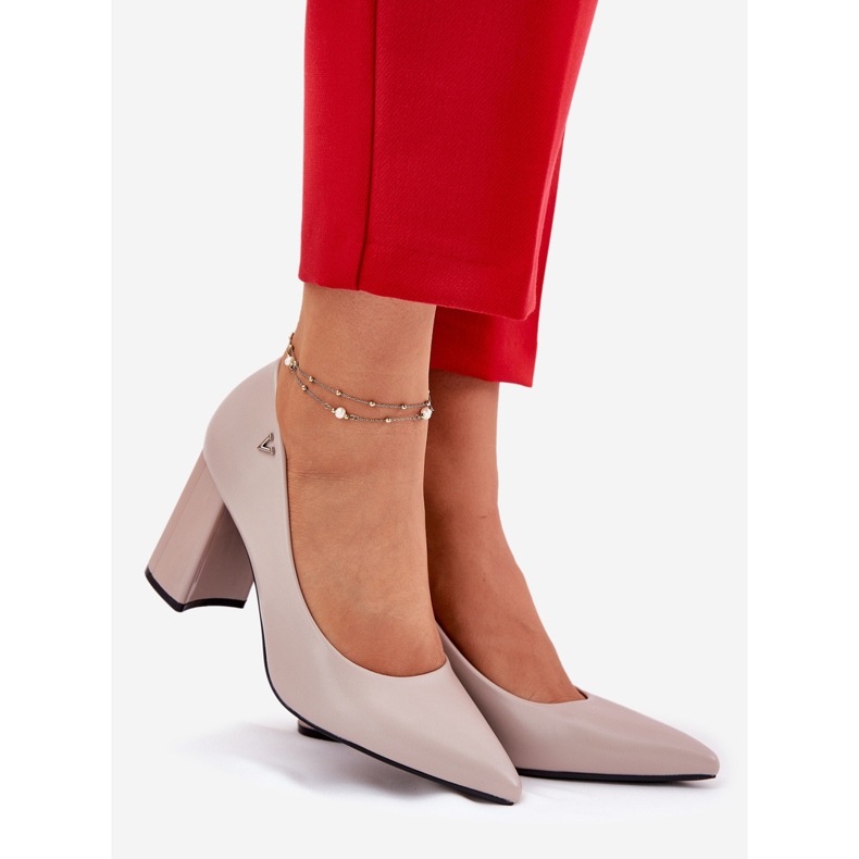 Pompes élégantes sur le gris de pilier Vinceza 62220 1