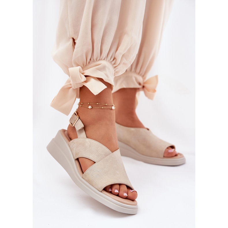 Jezzi Sandales féminines pour un coin avec du cuir doré en cuir écologique d'or 2 Jezzi Sandales féminines pour un coin avec du cuir doré en cuir écologique d'or 2