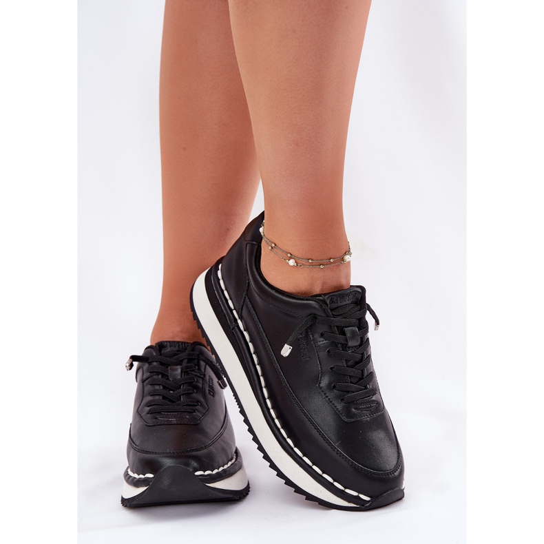 Sneakers en cuir féminin sur la plate-forme noire Big Star RR274A335 le noir 1