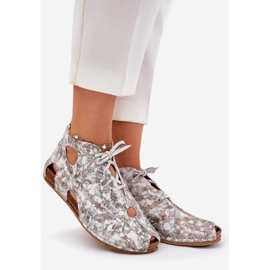 Bottes Maciejka en cuir à motifs 03426-46 blanc et beige 1