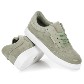 Baskets sur la plateforme vert 2