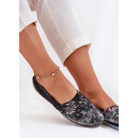 Ballerines en cuir avec un motif Maciejka T1930-39 noir le noir 7