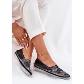 Ballerines en cuir avec un motif Maciejka T1930-39 noir le noir 8