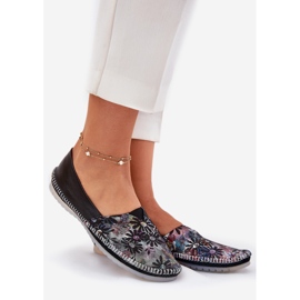 Ballerines en cuir avec un motif Maciejka T1930-39 noir le noir 1