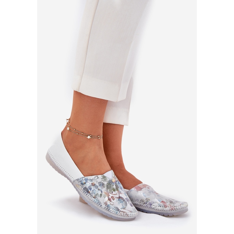 Ballerines en cuir avec un motif Maciejka T1930-38 blanc blanche 1