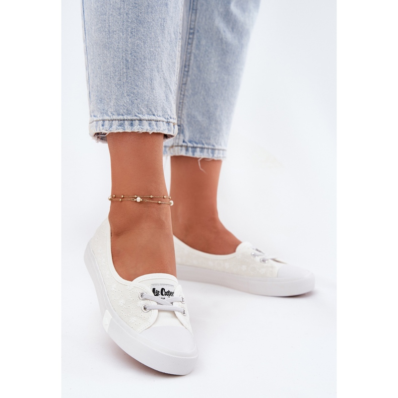 Sneakers Sneakers pour femmes avec broderie Lee Cooper LCW-25-31-3447L White blanc 2