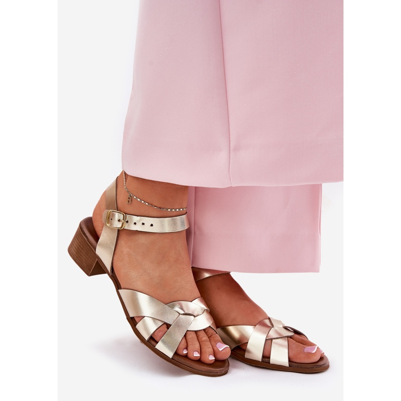 Sandales en cuir avec un talon délicat zazoo 40372 or d'or 1