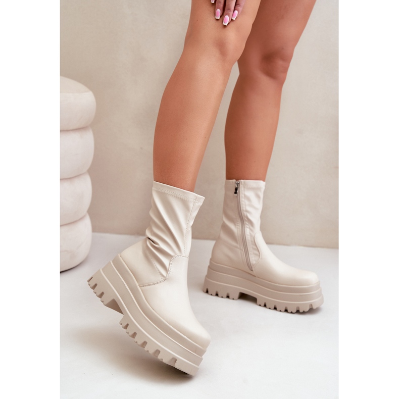 Bottines beige clair sur plateforme massive 2 Bottines beige clair sur plateforme massive 2