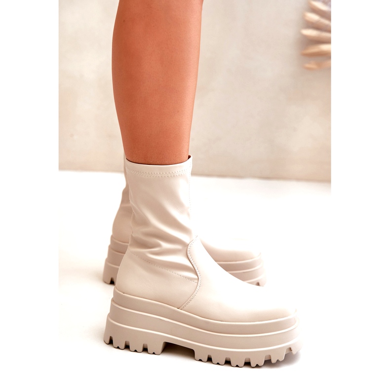 Bottines beige clair sur plateforme massive 4 Bottines beige clair sur plateforme massive 4