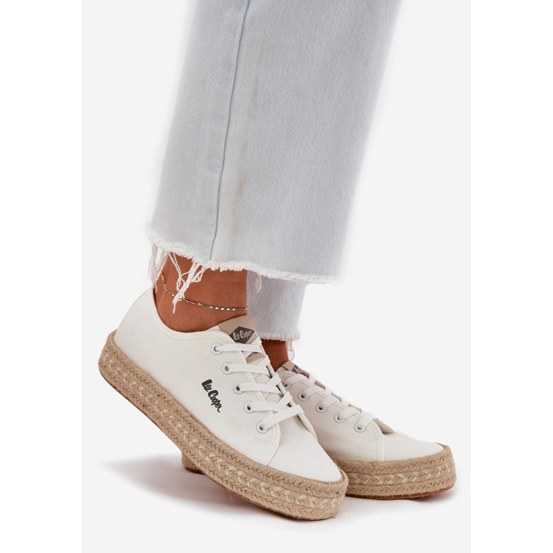 Sneakers pour femmes avec Lee Cooper LCW-25-44-3217 tresse blanc 1