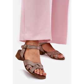 Sandales en cuir avec un délicat zazoo 40372 Dark-Abearing beige 1 Sandales en cuir avec un délicat zazoo 40372 Dark-Abearing beige 1