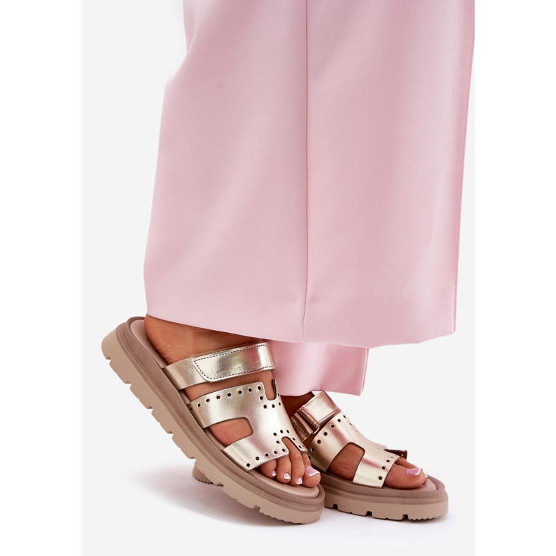 Slippers en cuir naturel pour femmes sur la plate-forme en or Zazoo 40440 d'or 1