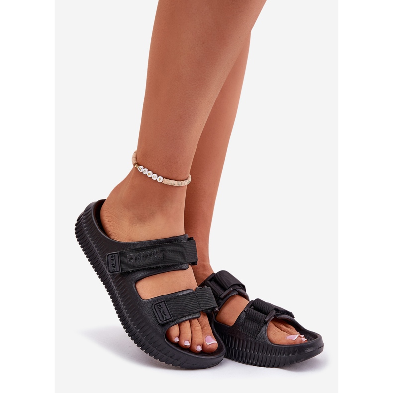 Les tongs de mousse féminine avec Big Star RR274A527 Black Velcro noir 1