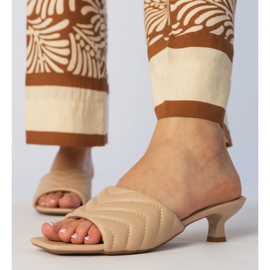 Tongs à talons bas beige clair 2
