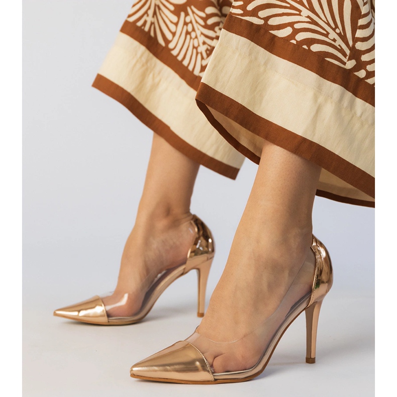 Pompes à champagne classiques avec une tige transparente doré 1