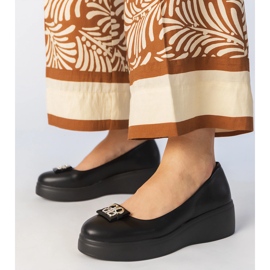 Chaussures noires sur la plate-forme avec une décoration de zircon 1