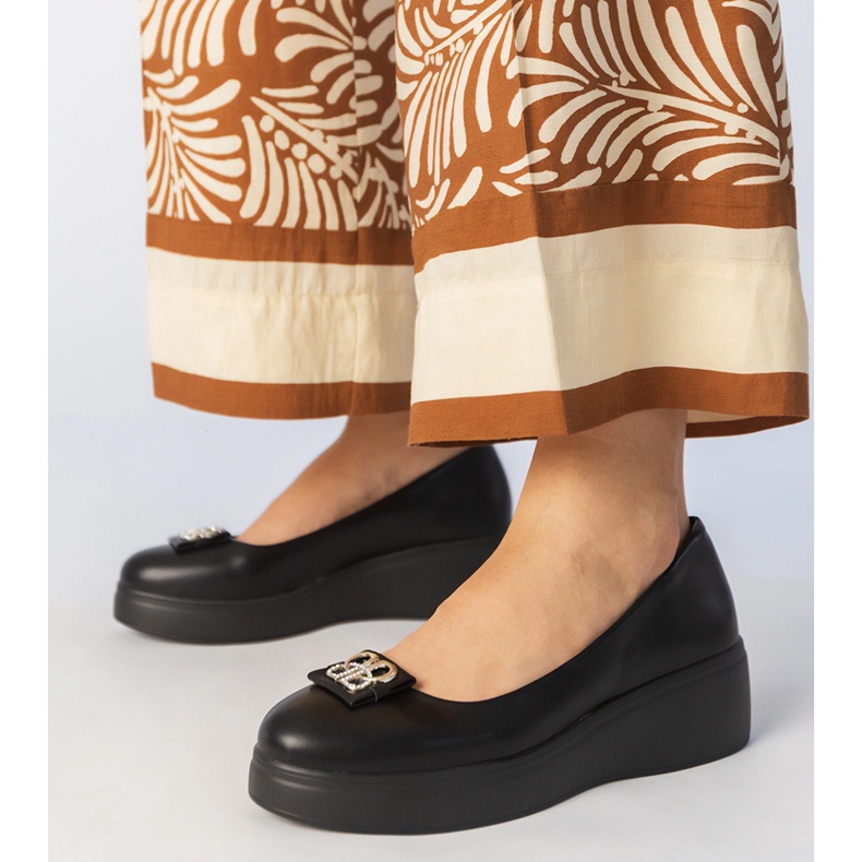 Chaussures noires sur la plate-forme avec une décoration de zircon le noir 1