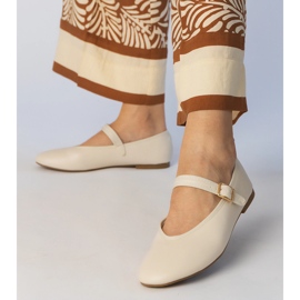 Ballerines féminines beiges avec une boucle 3