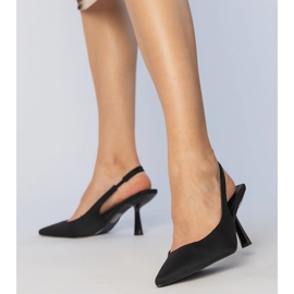 Pompes en satin noir avec un talon ouvert le noir 2
