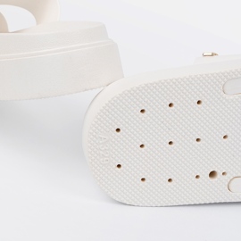 Seastar Les tongs blancs des femmes sur la plate-forme 1