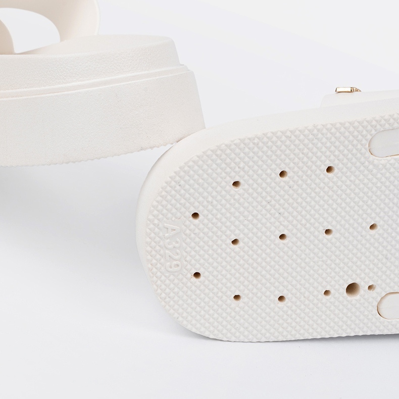 Seastar Les tongs blancs des femmes sur la plate-forme blanche 1