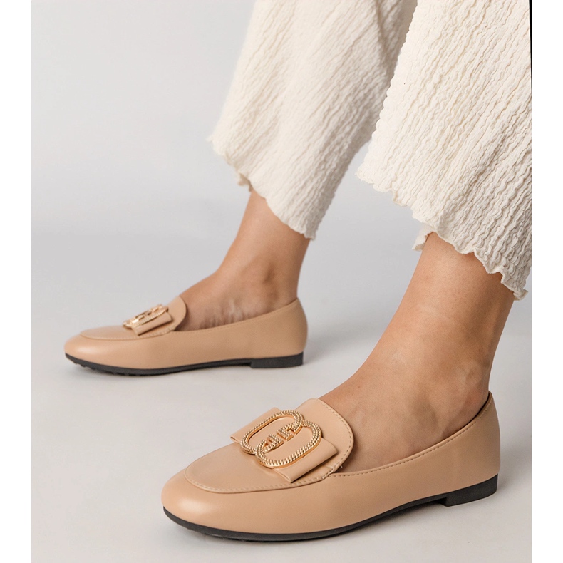 Mandards crémeux pour femmes avec une décoration dorée 1