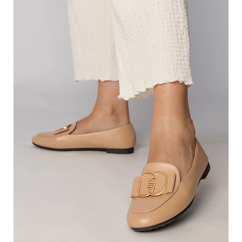 Mandards crémeux pour femmes avec une décoration dorée 2