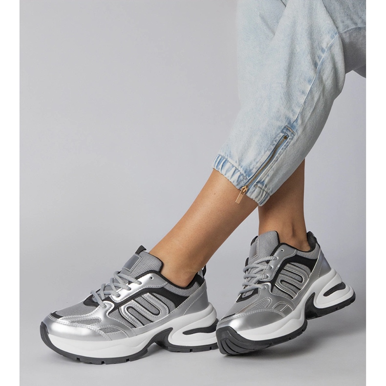 Silver Sports Sneakers sur une semelle massive argent 1 Silver Sports Sneakers sur une semelle massive argent 1