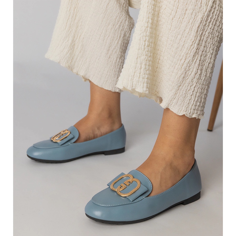 Mocassins des femmes bleues avec une décoration dorée 1