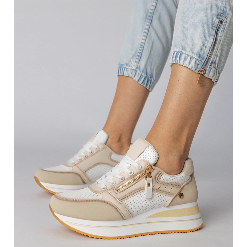 Baskets sportives beige décorées d'un curseur 1