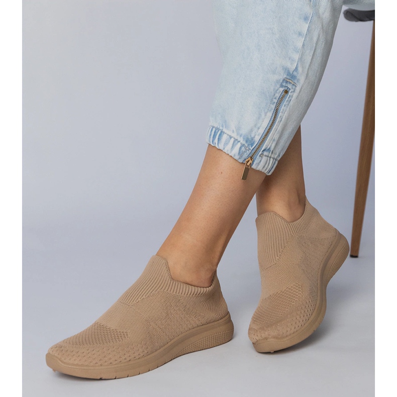 Baskets sportives beiges avec une tige de chaussette 2