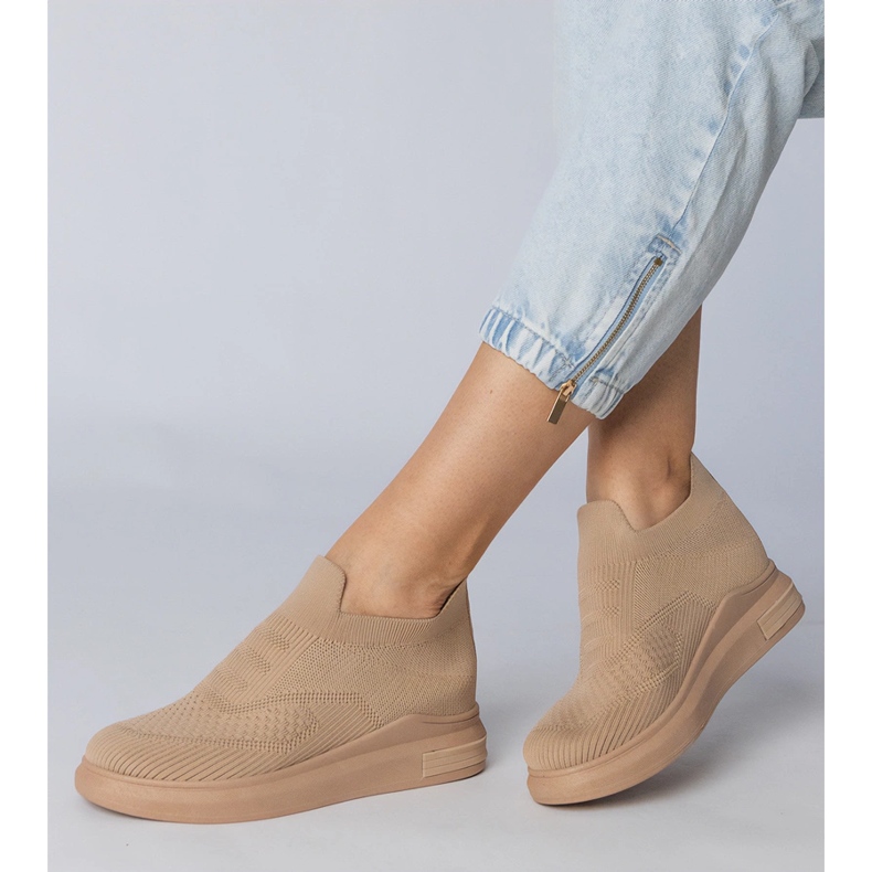 Chaussettes brunes glissantes baskets 1