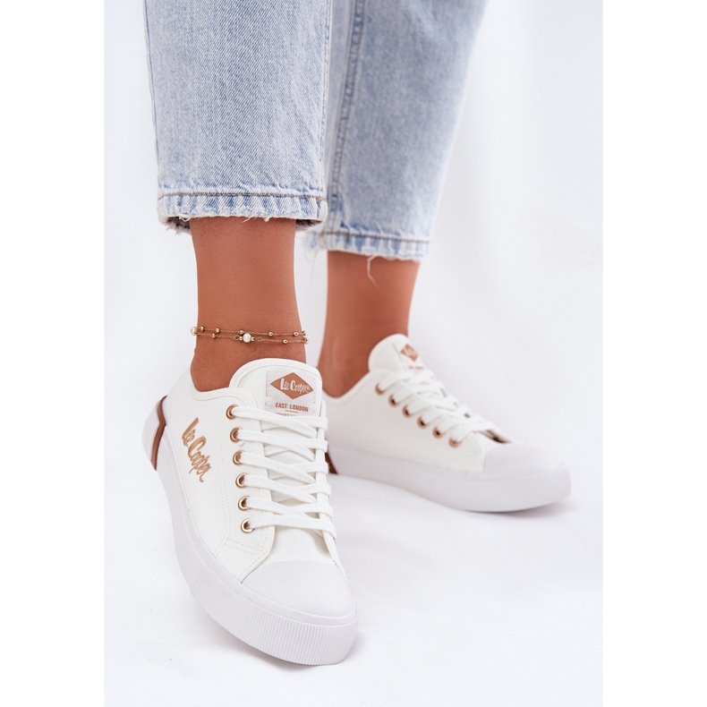 Sneakers de matériel pour femmes Lee Cooper LCW-25-31-3428L White blanc 2