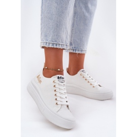 Sneakers pour femmes sur la plate-forme blanche de Lee Cooper LCW-24-44-2462L 2