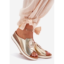 Les tongs en cuir féminin sur le coin Artiker 56C2146 doré 1