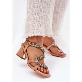 Sandales féminines sur un post avec artiker 56c1377 cristaux beige 2