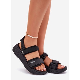 Sandales sportives féminines sur la plate-forme noire Big Star RR274A077 1