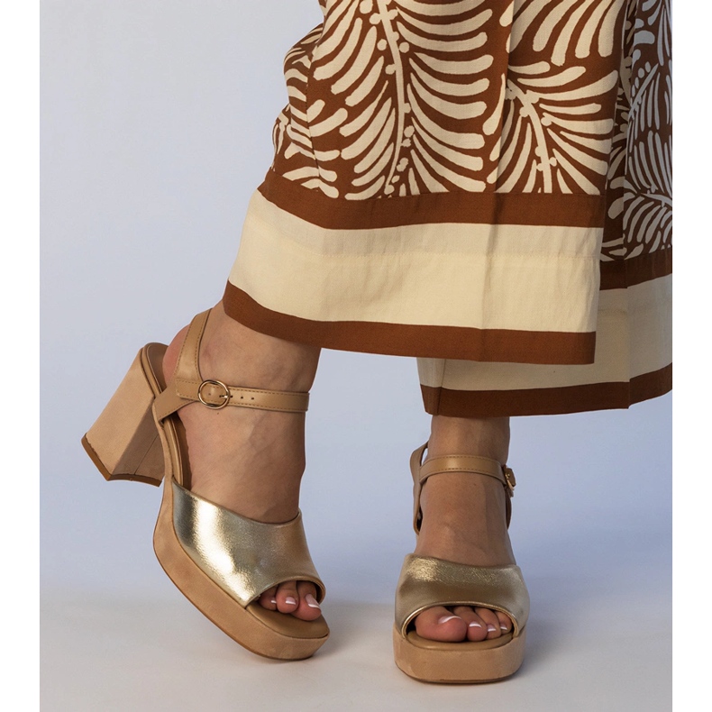 Sandales à talons hauts pour femme dorées 1