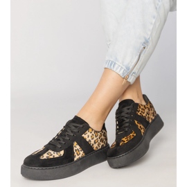 Baskets féminines à pantalon noir 2