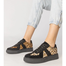 Baskets féminines à pantalon noir 1