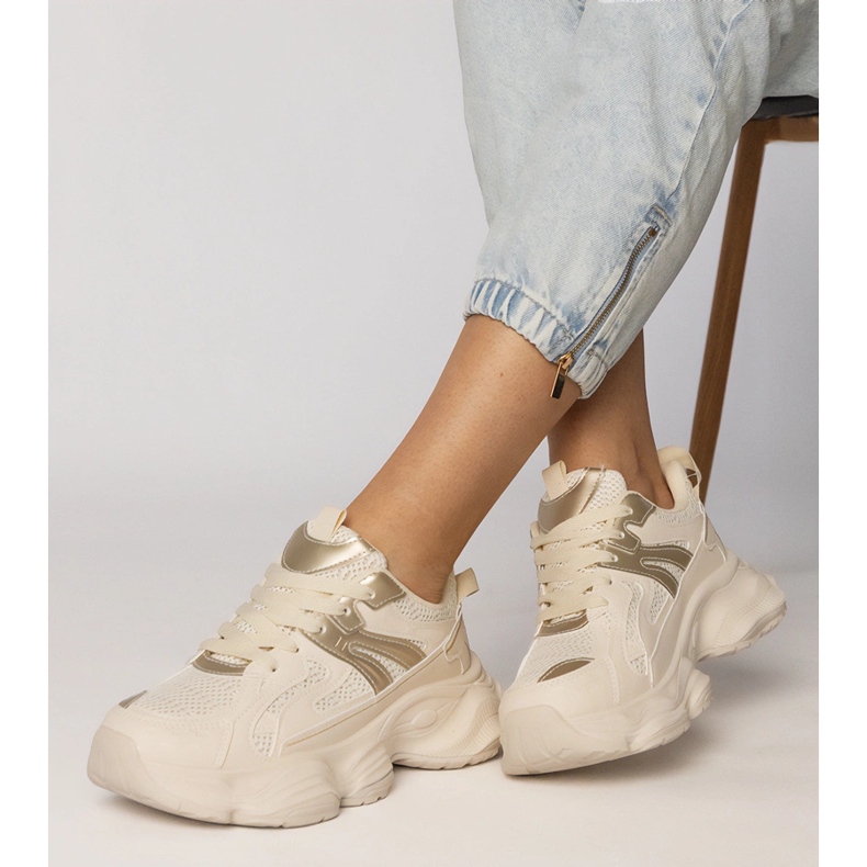 Sneakers beige Sports pour femmes avec une insertion d'or 1