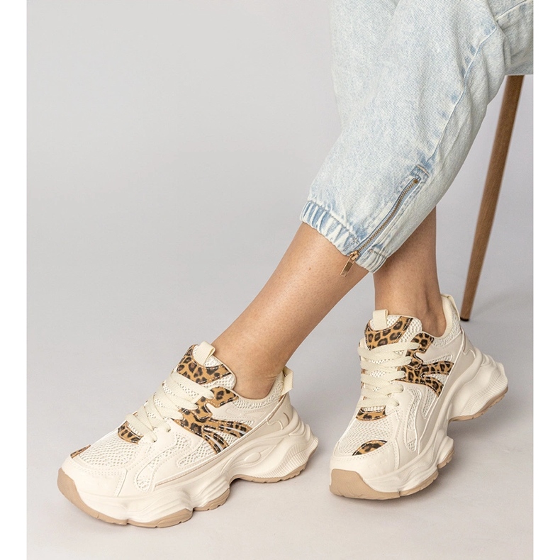 Sneakers beige Sports pour femmes avec un insert léopard 2 Sneakers beige Sports pour femmes avec un insert léopard 2