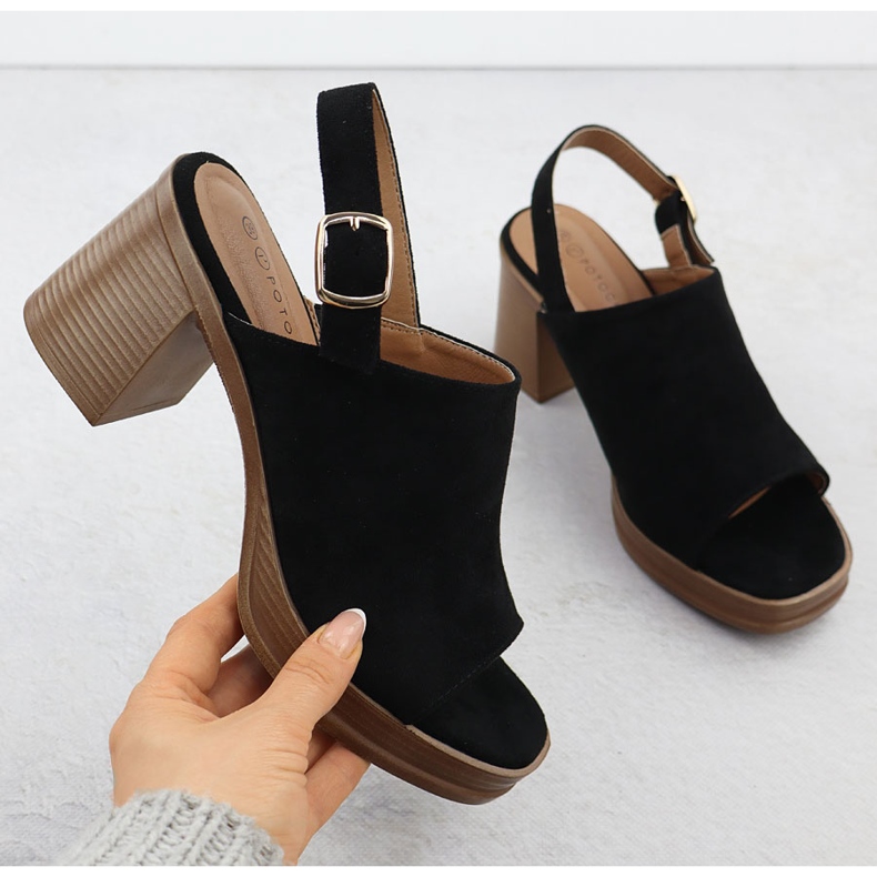 Sandales en daim pour femmes sur le Potocki Black Post 54313 noir 1