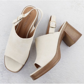 Sandales en daim des femmes sur le post Beige Potocki 54313 3