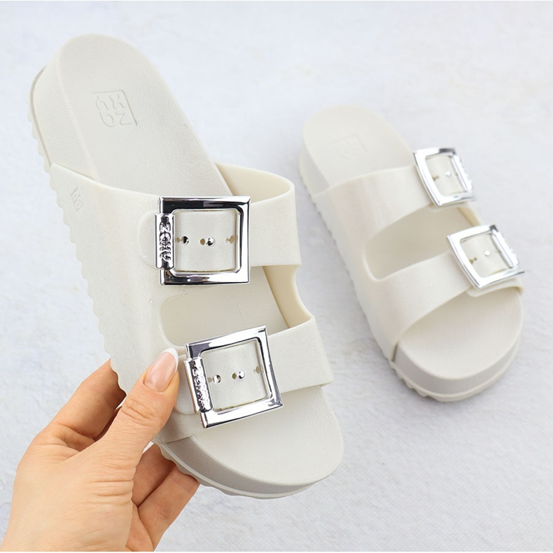 Les tongs pour femmes avec boucles de piscine de boucle zaxy RR285056 crémeux 1