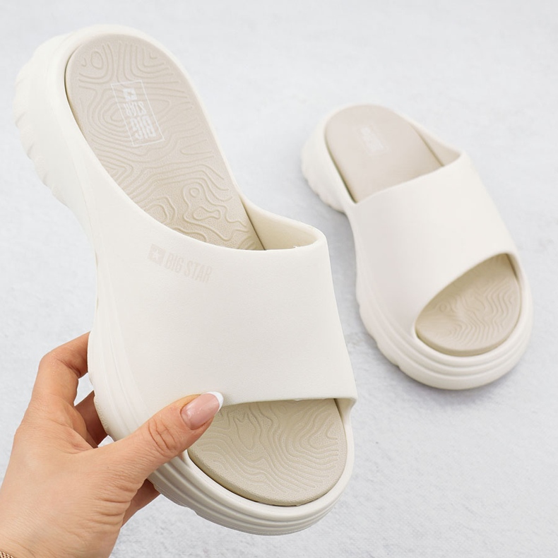 Les tongs sportifs féminins sur une semelle épaisse Big Big Star RR274A579 beige 1