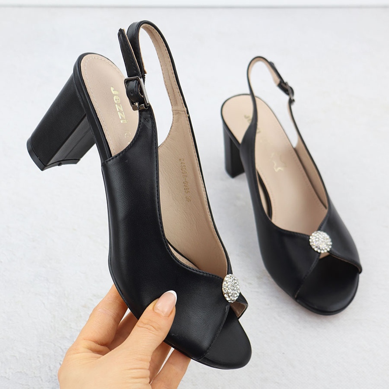 Sandales féminines sur le post Black Jezzi 6985 noir 1