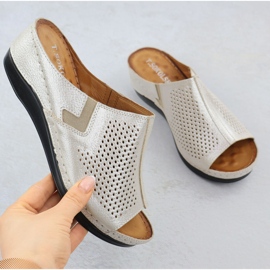 Cales en cuir féminin avec des coins dorés avec gardien T.Sokolski L25-157 d'or 1