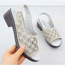 Sandales en cuir féminines ouvertes sur le pad beige T.Sokolski L25-25 1